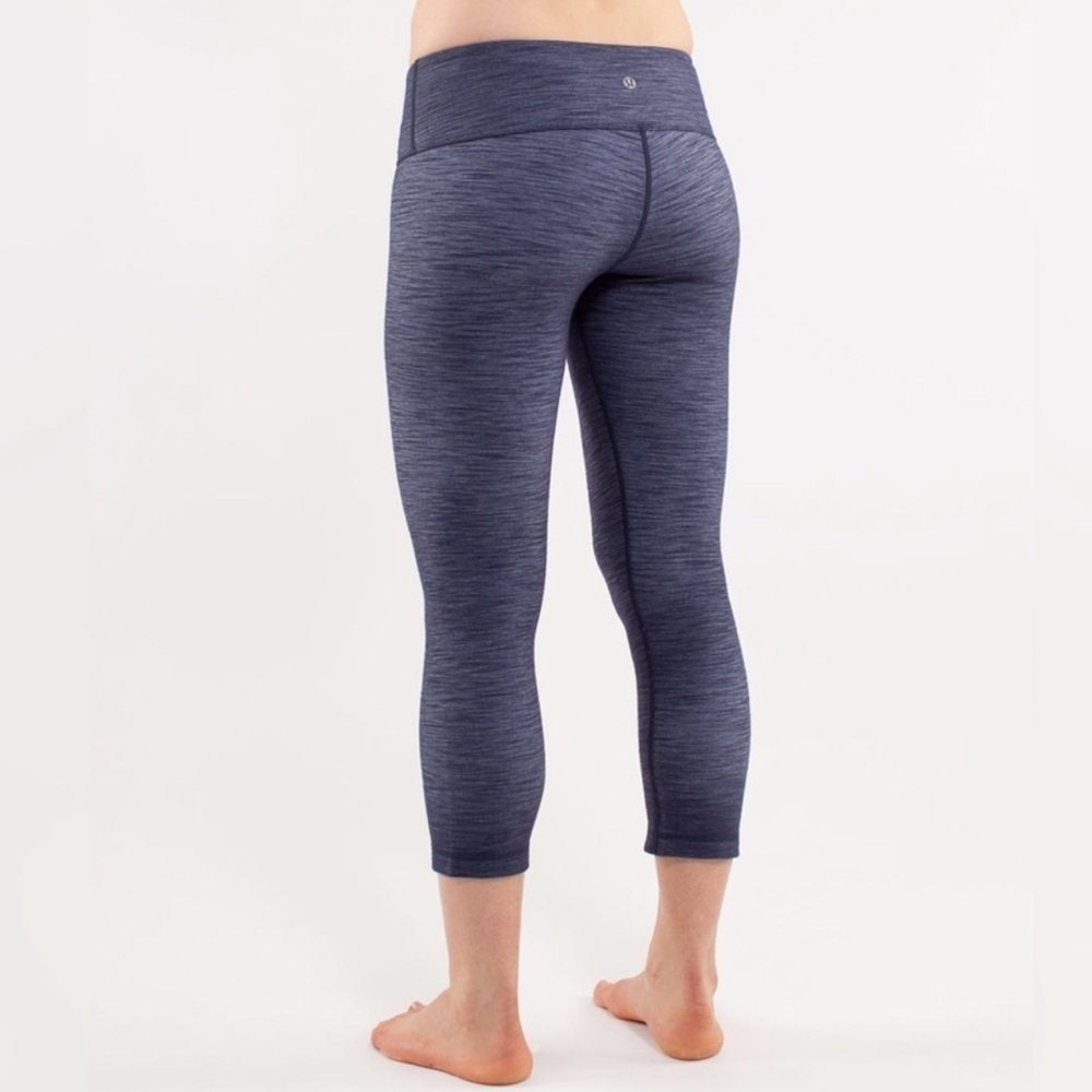 Lululemon Wunder Under Crop Denim
Deep Indigo White - Size 4